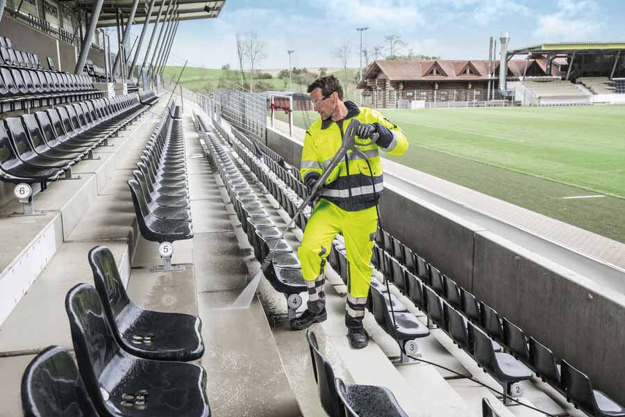 Guía de limpieza de canchas deportivas con los equipos Kärcher