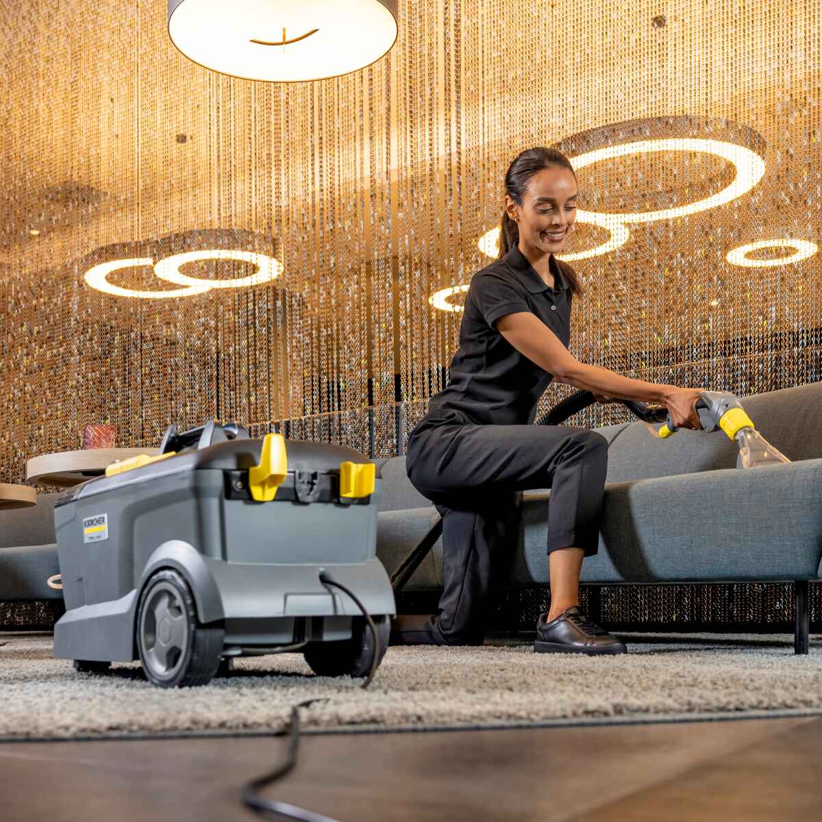 Lava tapices Puzzi10/1 1250W 10L Karcher 1.100 138.0 3 Lava tapices Puzzi10/1 1250W 10L Karcher - Imagen 3