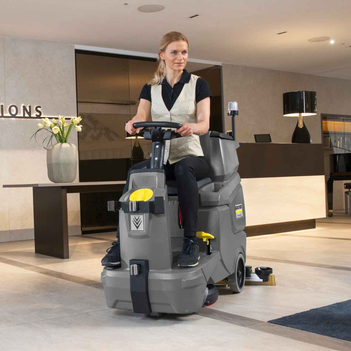 Fregadora hombre a bordo BD50/70 a bateria 70L Karcher 1.161 076.0 2 Fregadora hombre a bordo BD50/70 a bateria 70L Karcher - Imagen 2