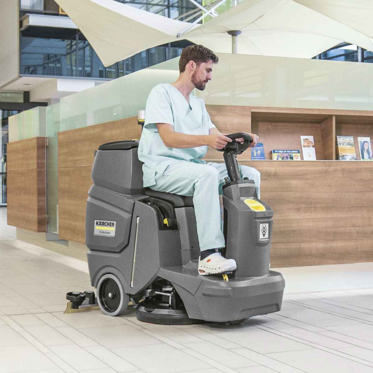Fregadora hombre a bordo BD50/70 a bateria 70L Karcher 1.161 076.0 4 Fregadora hombre a bordo BD50/70 a bateria 70L Karcher - Imagen 4