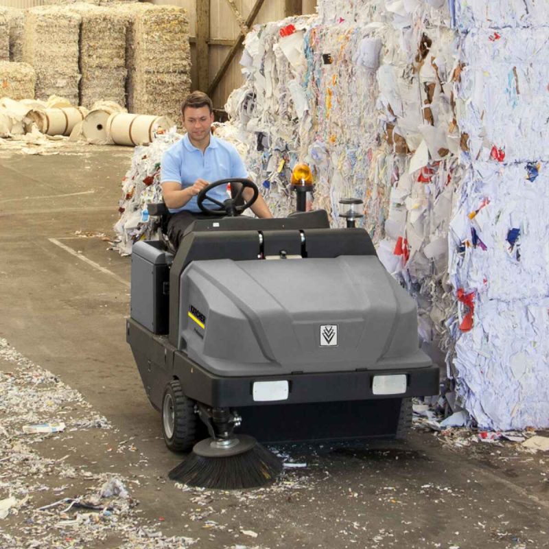 Barredora hombre a bordo KM130/300 17500W 300L Karcher - Imagen 2