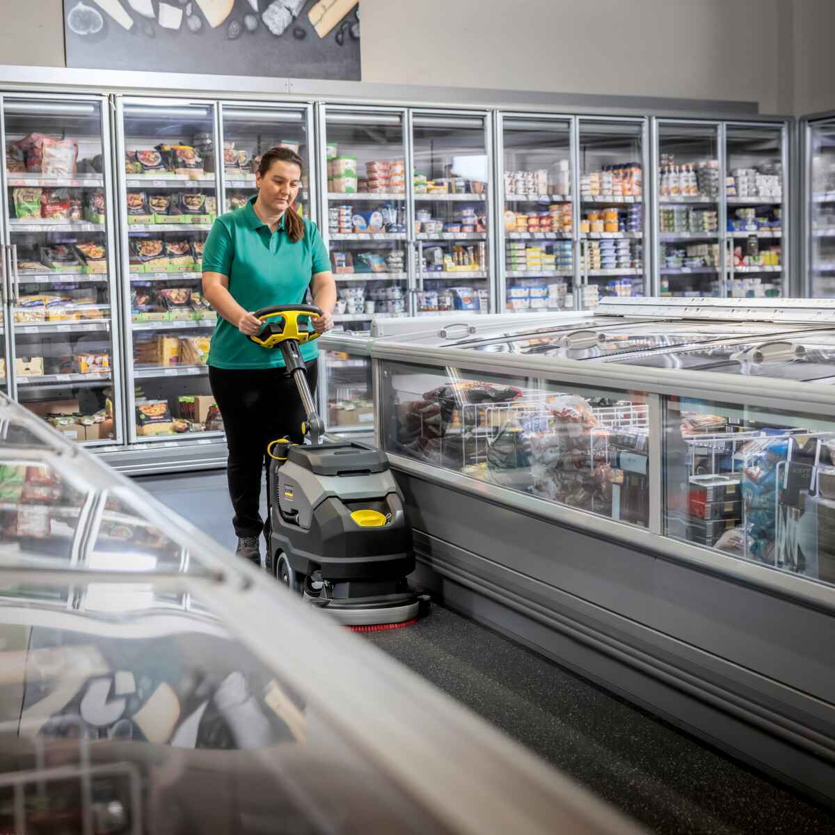 Fregadora aspiradora de empuje BD35/15 a bateria 15L Karcher 1.783 444.0 2 Fregadora aspiradora de empuje BD35/15 a bateria 15L Karcher - Imagen 2