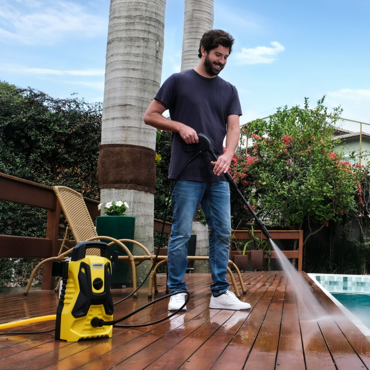 Hidrolavadora Portatil 1200W 103Bar Karcher foto en uso 2 1 897705ce e77e 4e0c ac28 c6269c81f62f Hidrolavadora Portatil 1200W 103Bar Karcher - Imagen 5