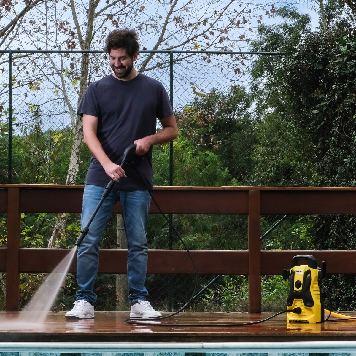 Hidrolavadora Portatil 1200W 103Bar Karcher foto en uso 3 1 64c5feb7 84eb 4a14 9ea7 34134054aae4 Hidrolavadora Portatil 1200W 103Bar Karcher - Imagen 6