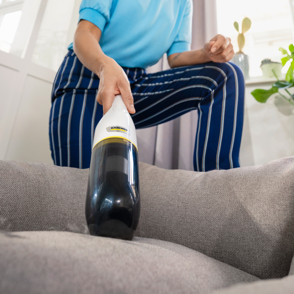 Aspiradora de mano VCH2 a batería Karcher 1198 4000 8 4bd4a9e0 d82e 49d3 a60a 4f005dcfbb4e Aspiradora de mano VCH2 a batería Karcher - Imagen 8