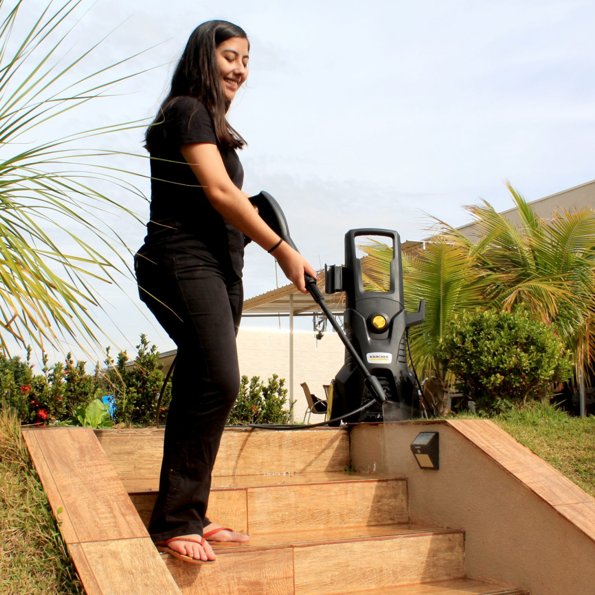Hidrolavadora K5 1900W 145Bar Karcher foto en uso 4 3 2378590f e623 428b 908d 569d1ebaa046 Hidrolavadora K5 1900W 145Bar Karcher - Imagen 7