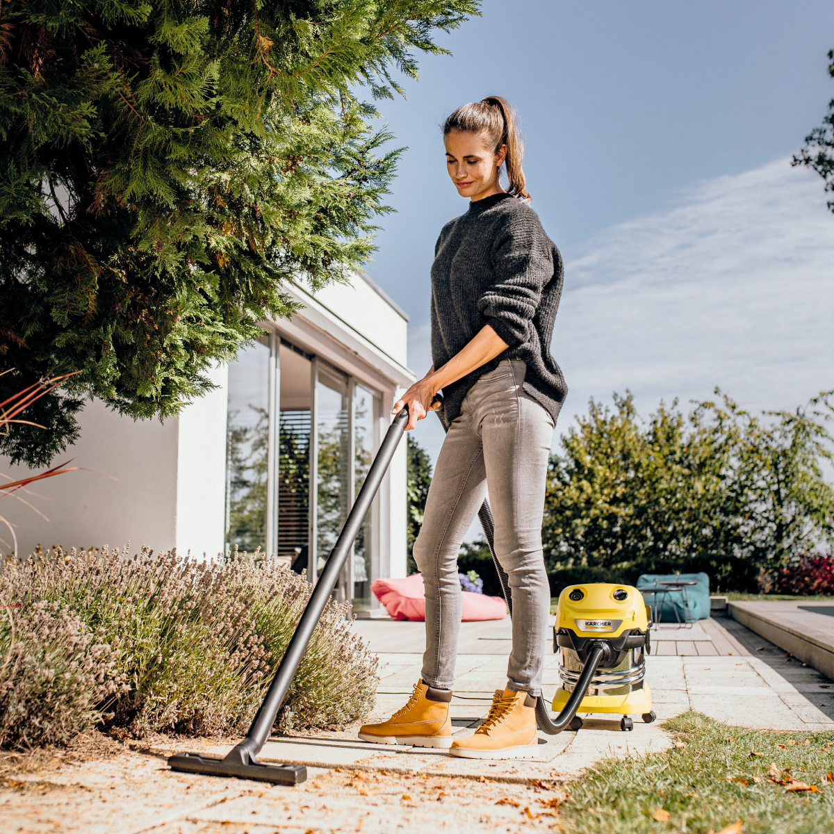 Aspiradora de polvo y agua WD4S 1000W 20L Karcher foto en uso 2 3 7c37bf2a 5100 4e52 bca9 df2c57a333f2 Aspiradora de polvo y agua WD4S 1000W 20L Karcher - Imagen 5