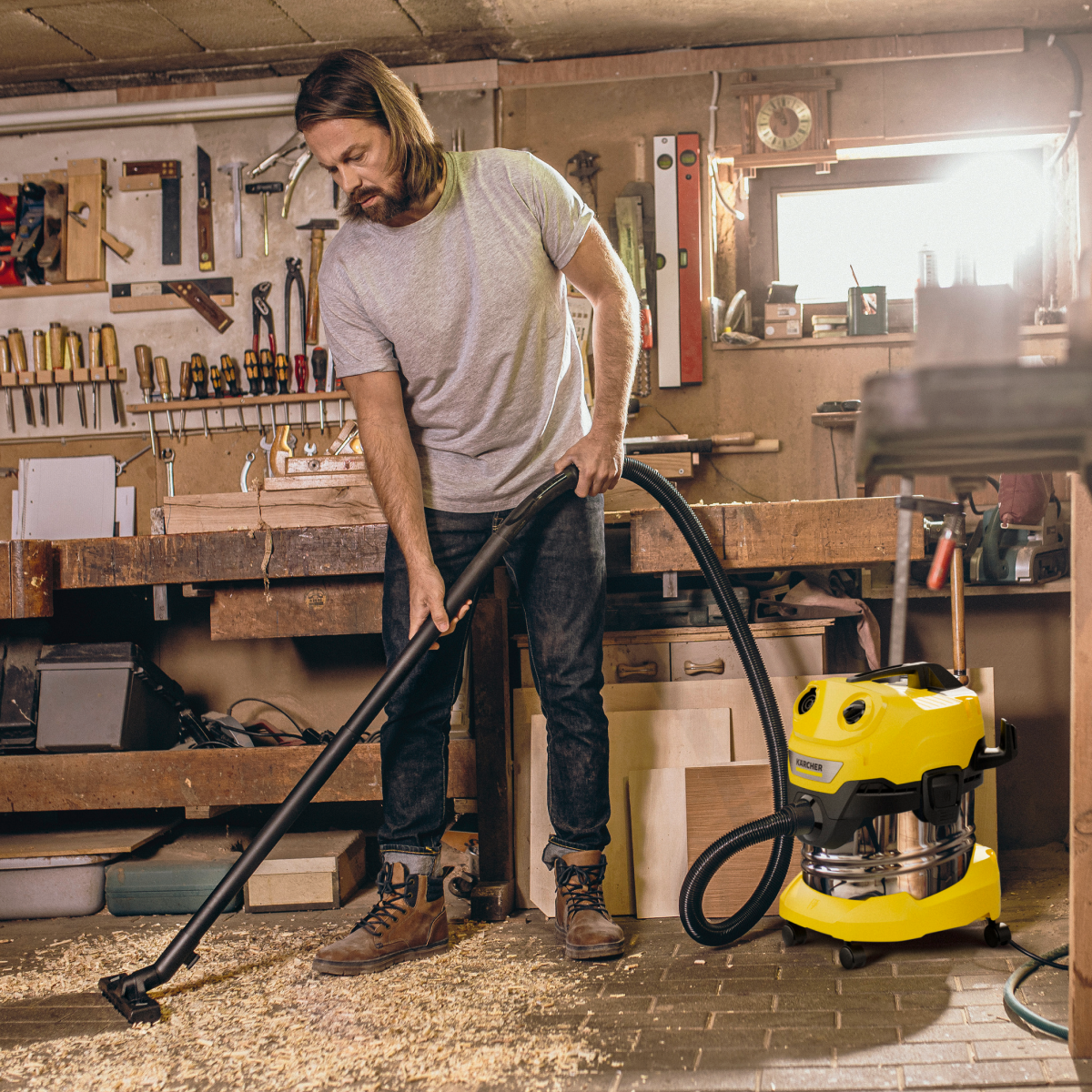 Aspiradora de polvo y agua WD4S 1000W 20L Karcher foto en uso 3 3 fbc305b3 622f 4d05 95f6 910be2ce3d08 Aspiradora de polvo y agua WD4S 1000W 20L Karcher - Imagen 6