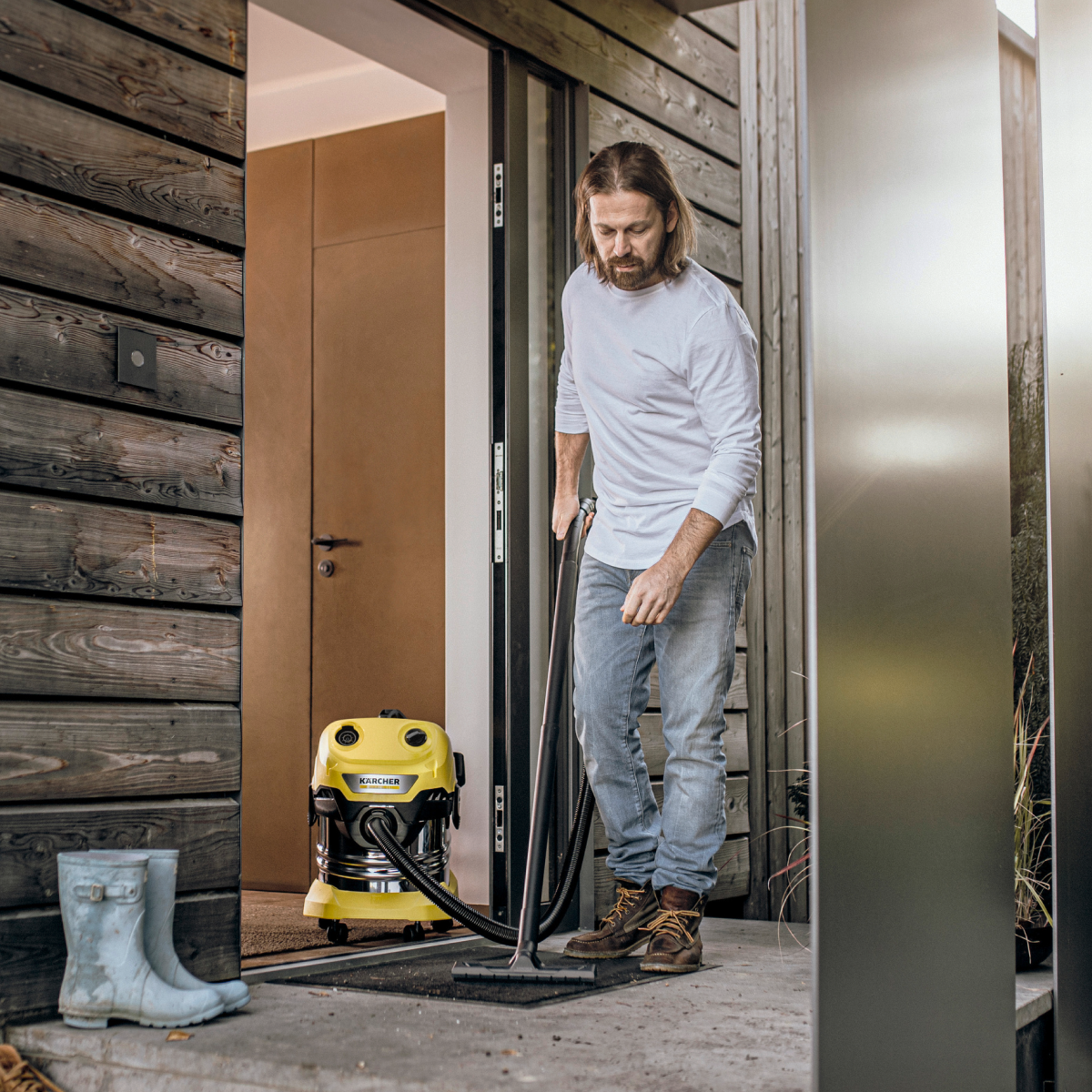 Aspiradora de polvo y agua WD4S 1000W 20L Karcher foto en uso 4 3 26a9427e b2e9 496b 9c0f 553d59ab0f5f Aspiradora de polvo y agua WD4S 1000W 20L Karcher - Imagen 7
