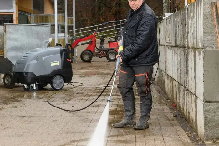 Rentacion-de-Hidrolavadora-de-Uso-Pesado-Karcher-HDS-para-Pulido-con-Agua-en-Modo-Frio-o-Caliente-a-Alta-Presion-En-Lima-Peru